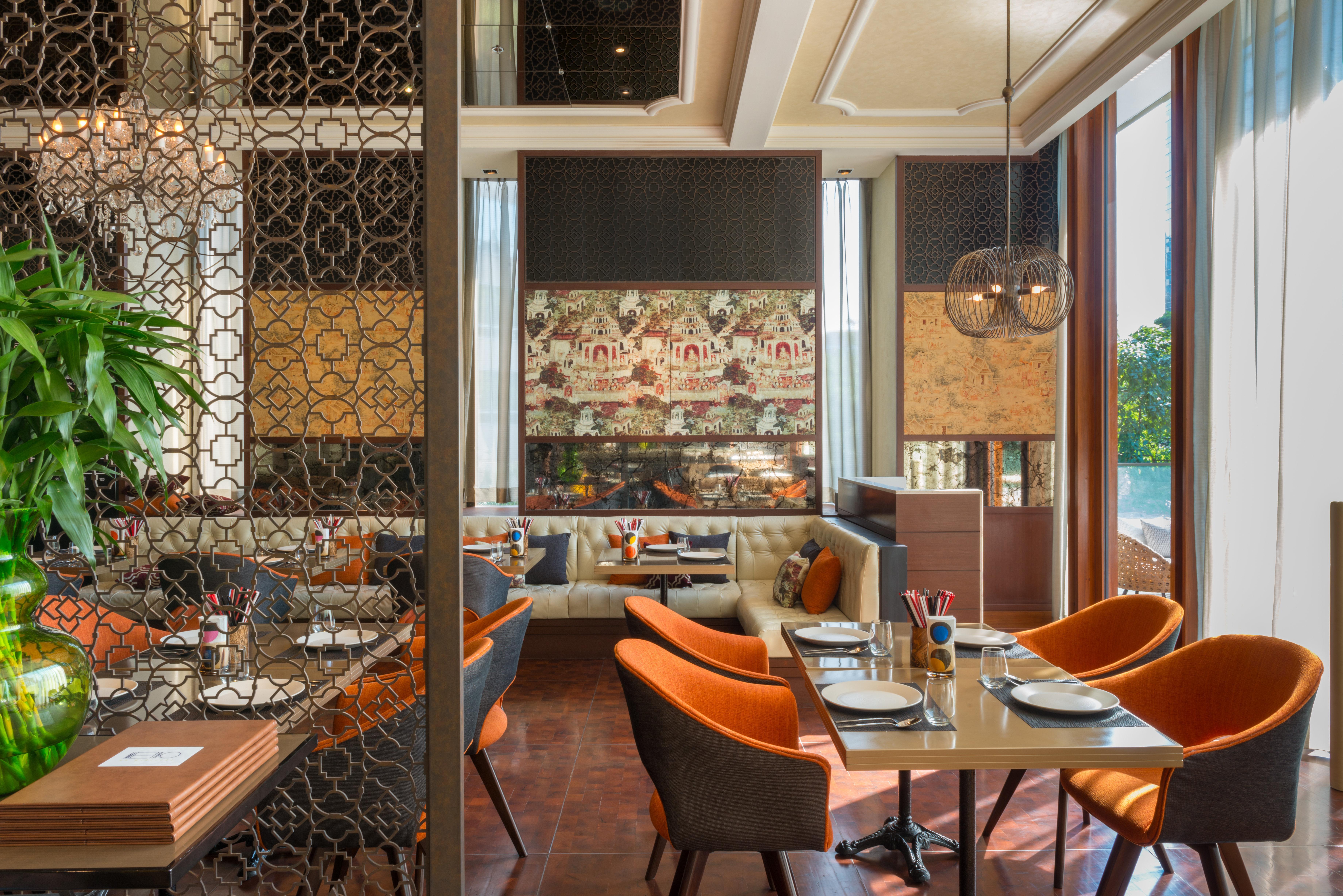 曼谷无线路英迪格酒店 外观 照片 The interior of the restaurant