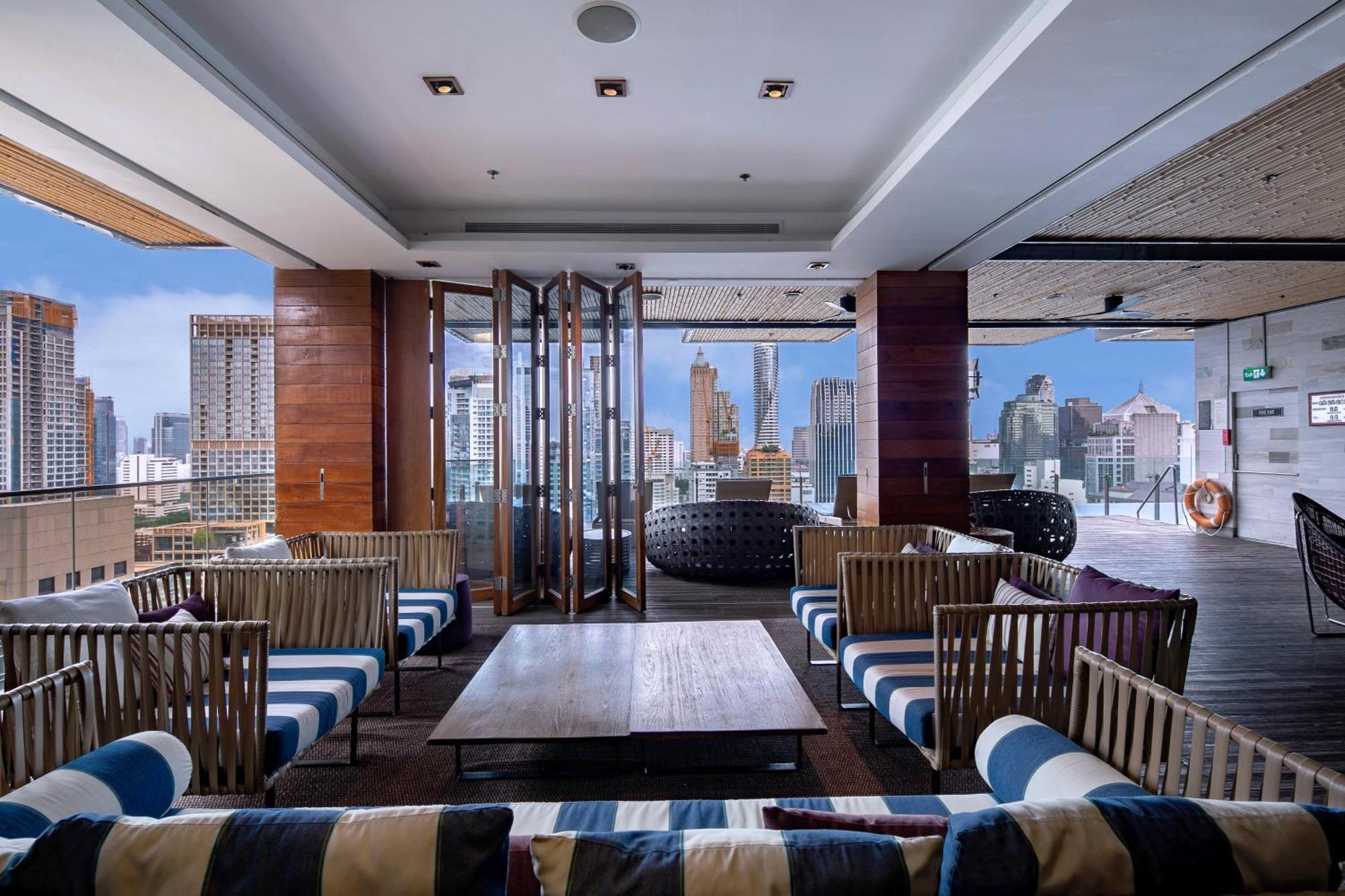 曼谷无线路英迪格酒店 外观 照片 The 360° Sky Bar