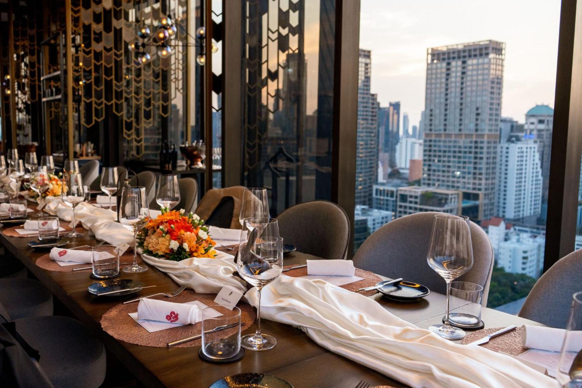 曼谷无线路英迪格酒店 外观 照片 The Club at U Sathorn